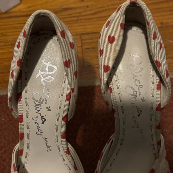 Heart Alice + Olivia heels - Picture 2 of 6